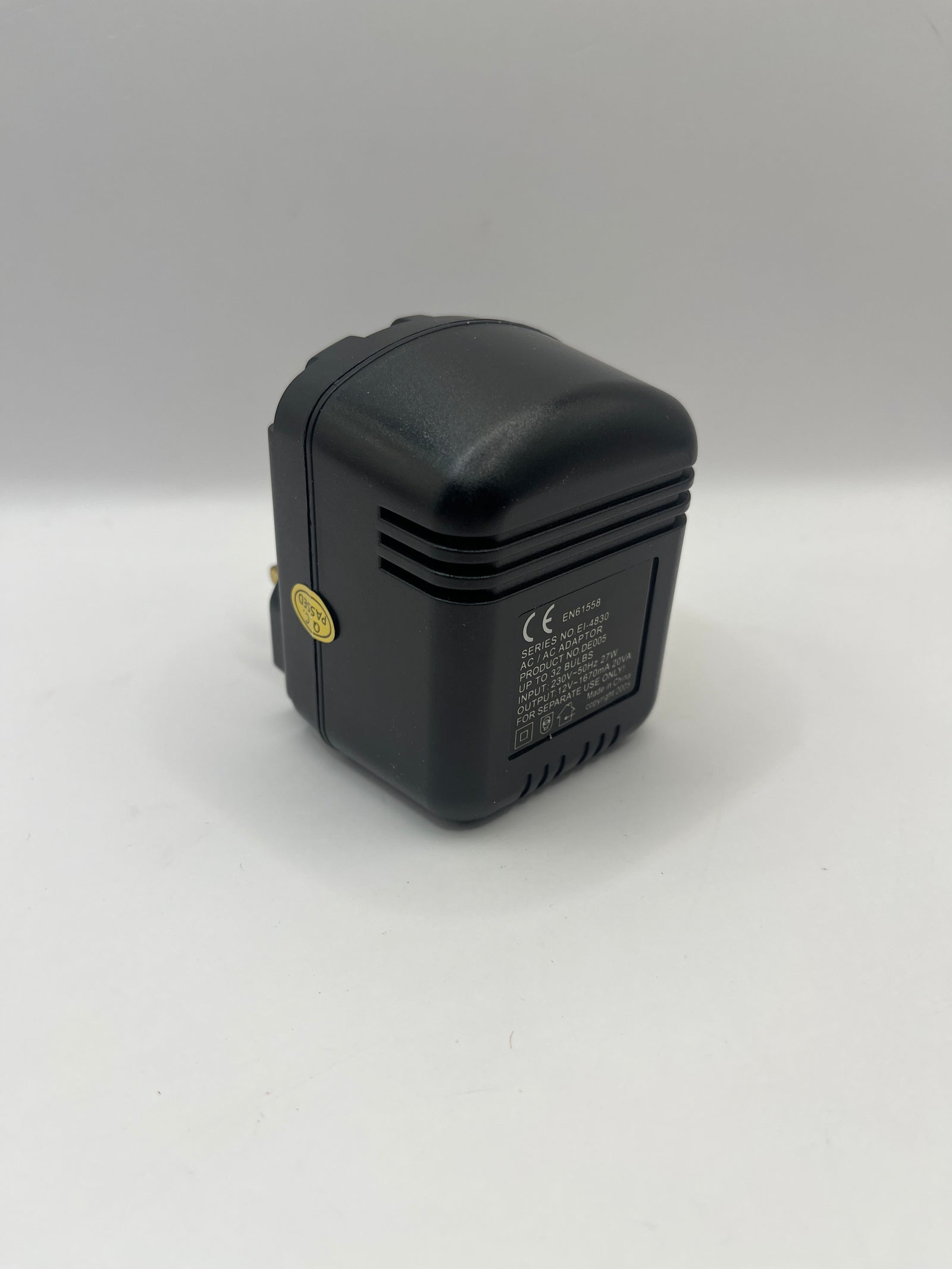 DE005 - Lighting transformer (for up to 32 bulbs)