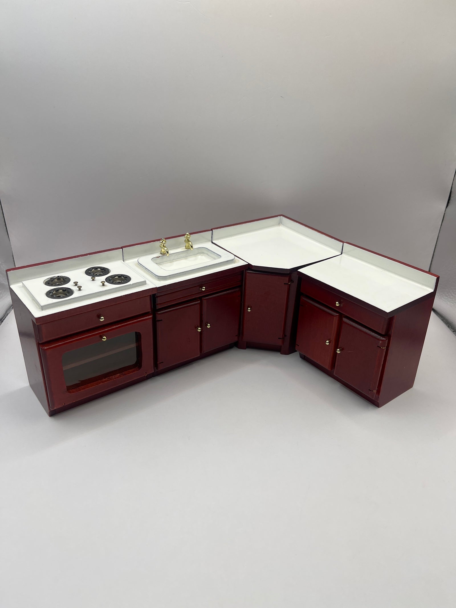 KIT016 - Mahogany corner kitchen