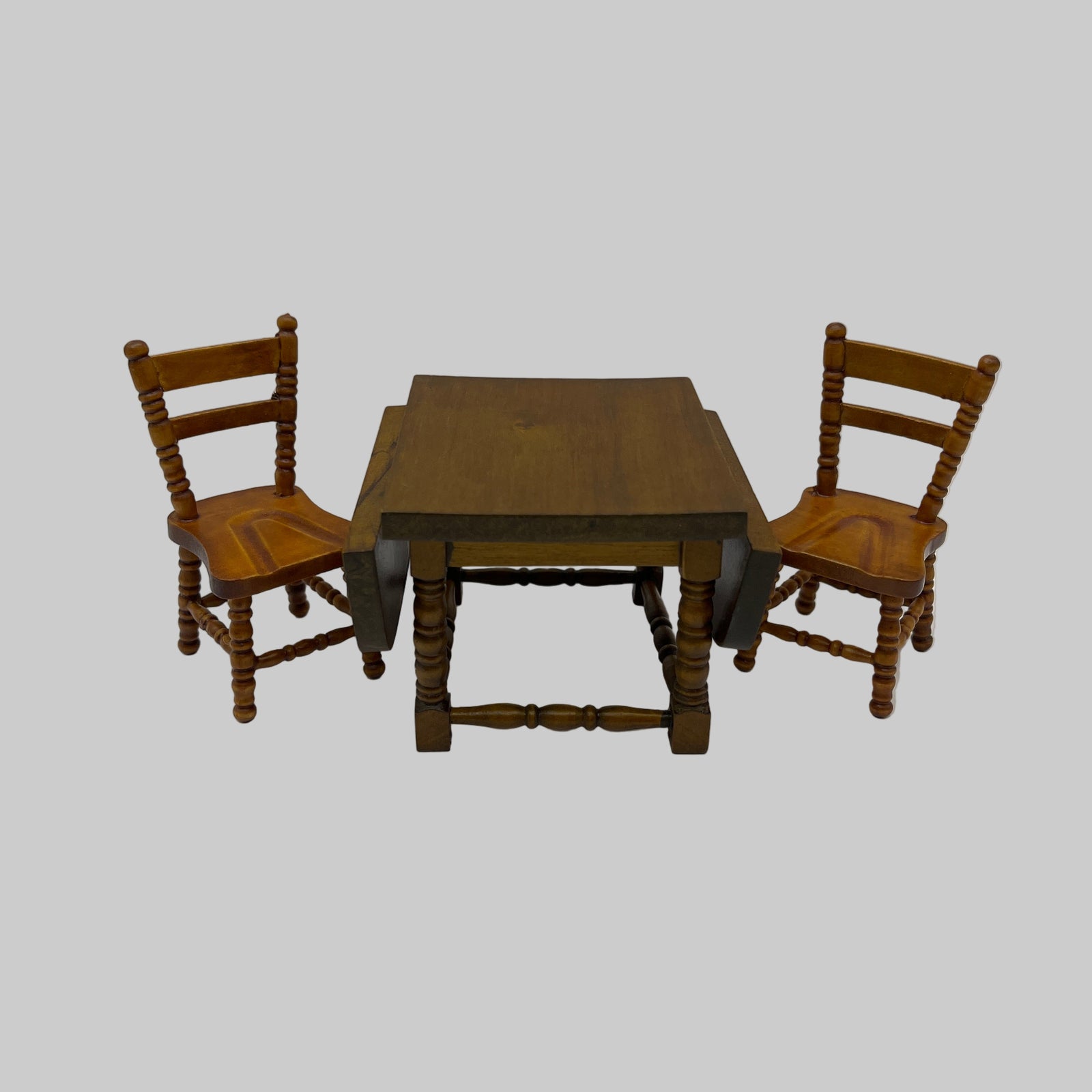 DIN004 - Drop leaf table with chairs