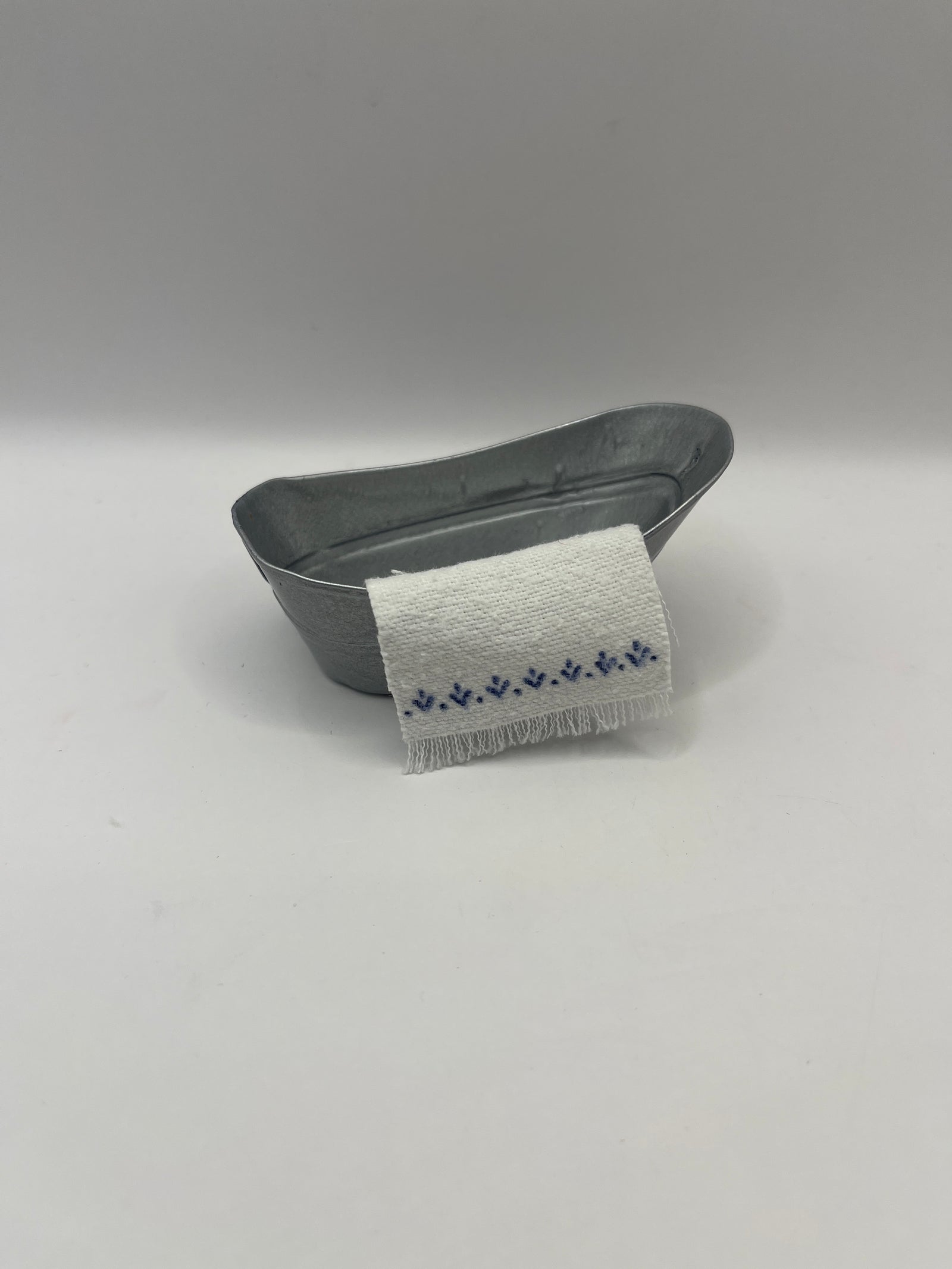 ACC270 - Tin bath with towel