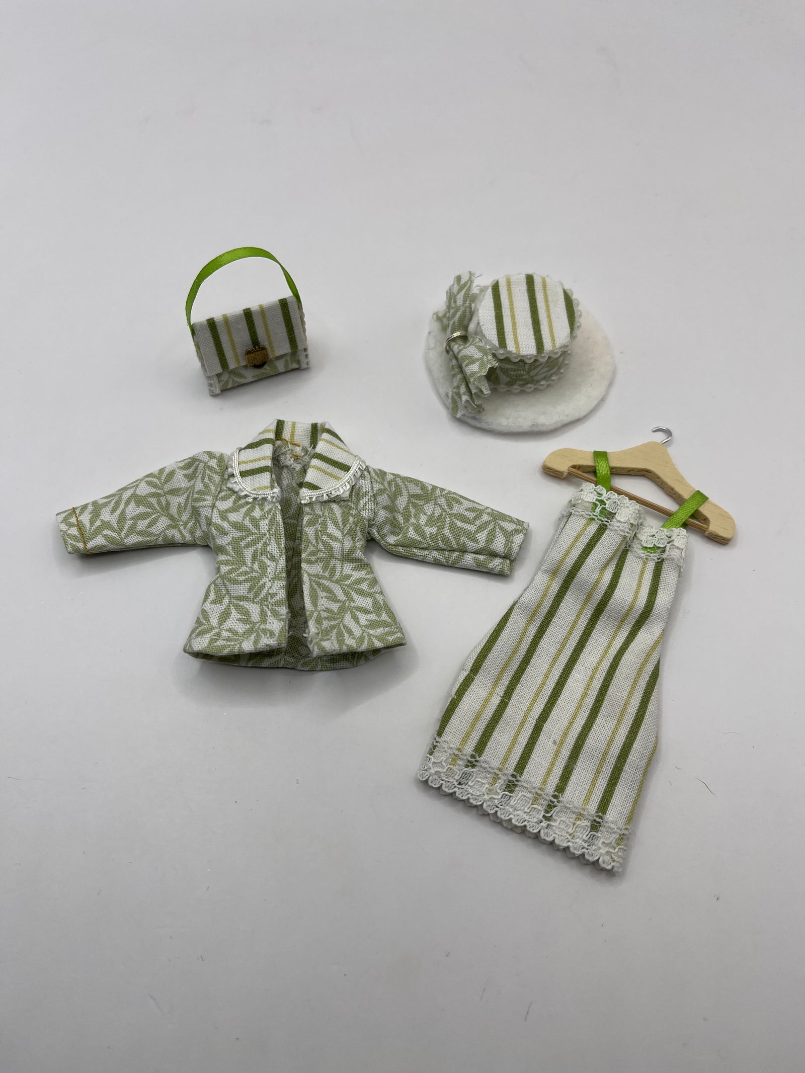 Mother of the bride wedding outfit