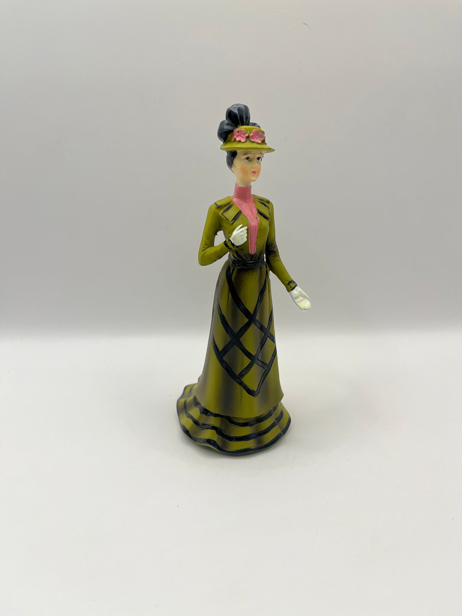 DP355 - Resin lady in green dress