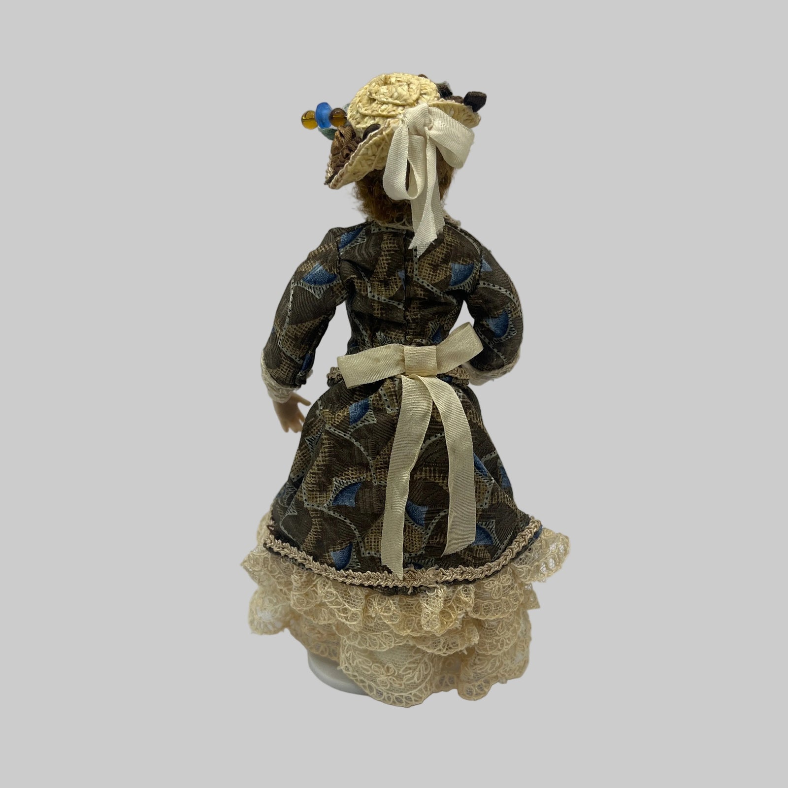 Artisan dolls house lady figure
