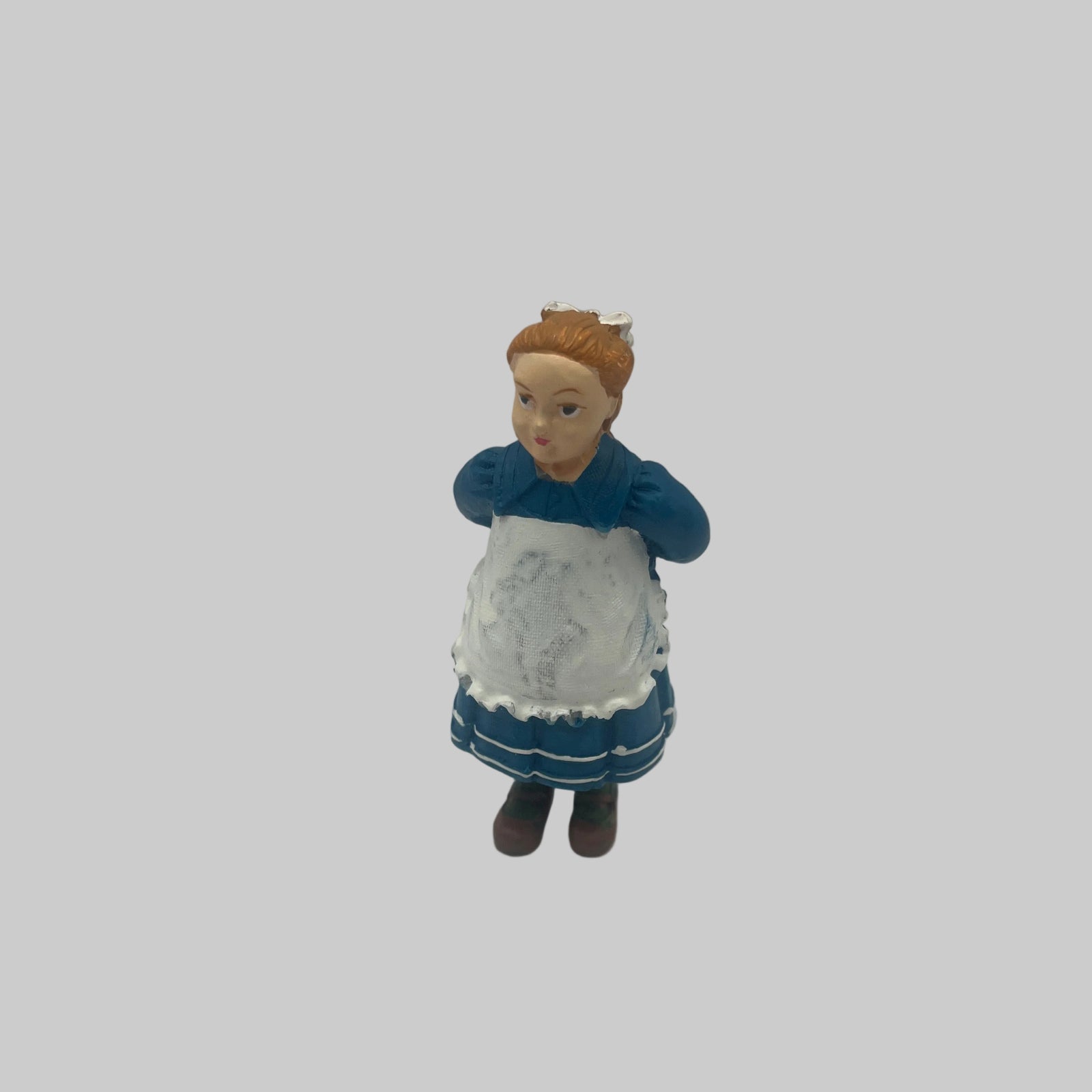 Dolls house Resin girl with doll