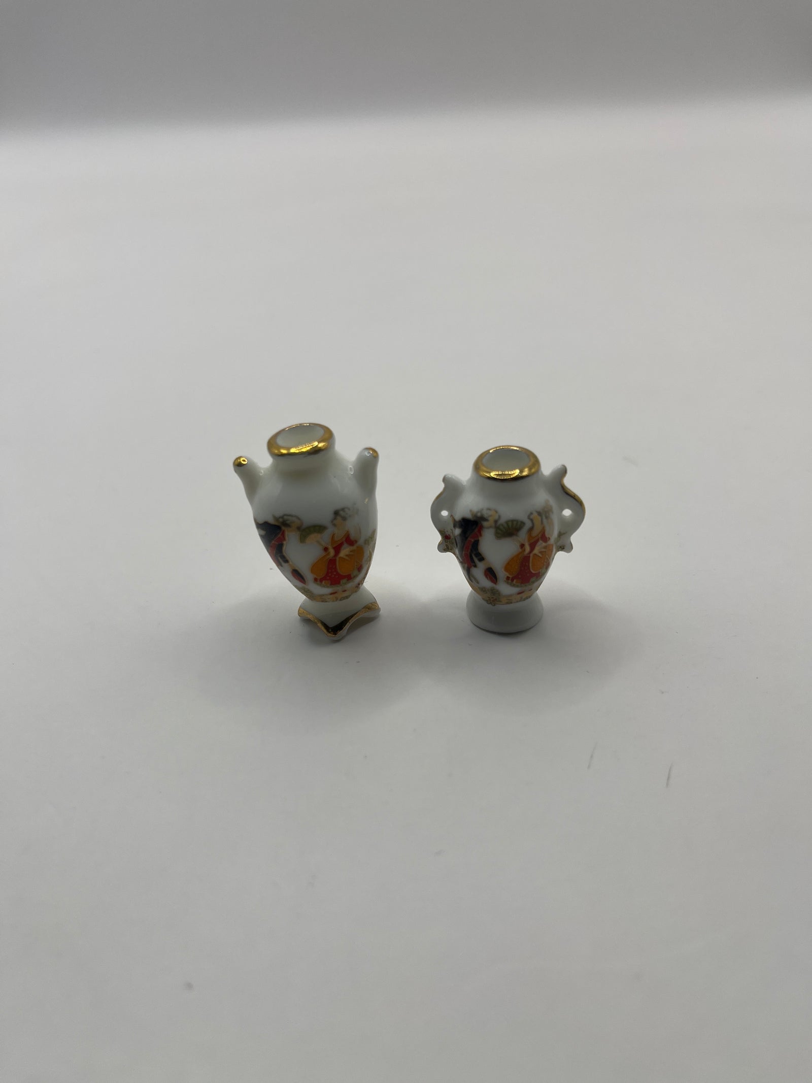 ACC052 - Pair of vases