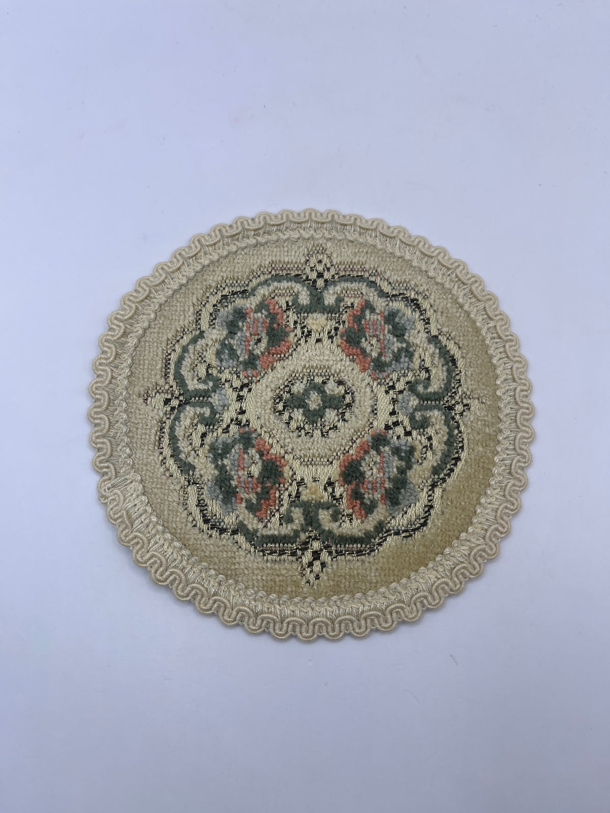 DEC021 - Round rug, 14.5cm diameter