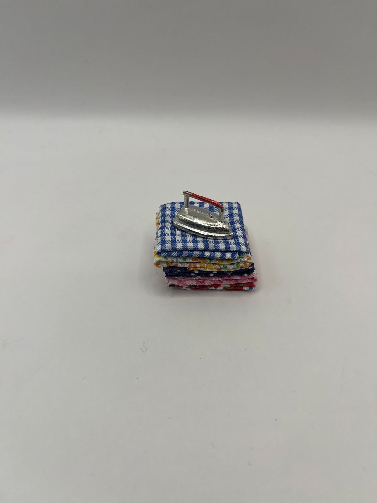 D661 - Pile of ironing