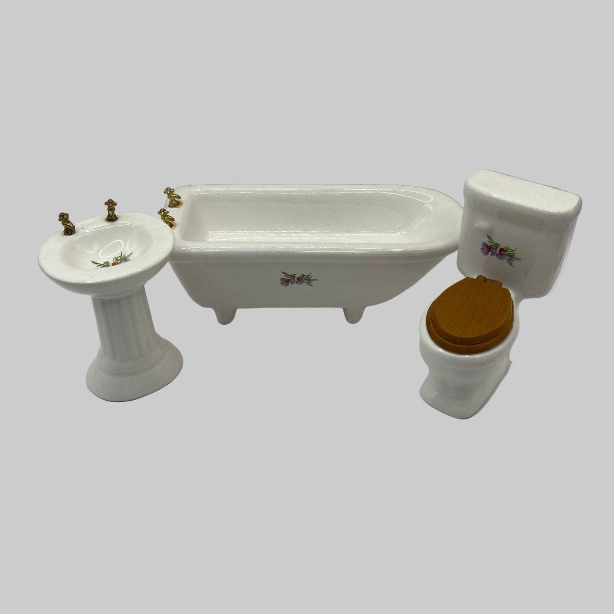 BA010 - Floral bathroom suite