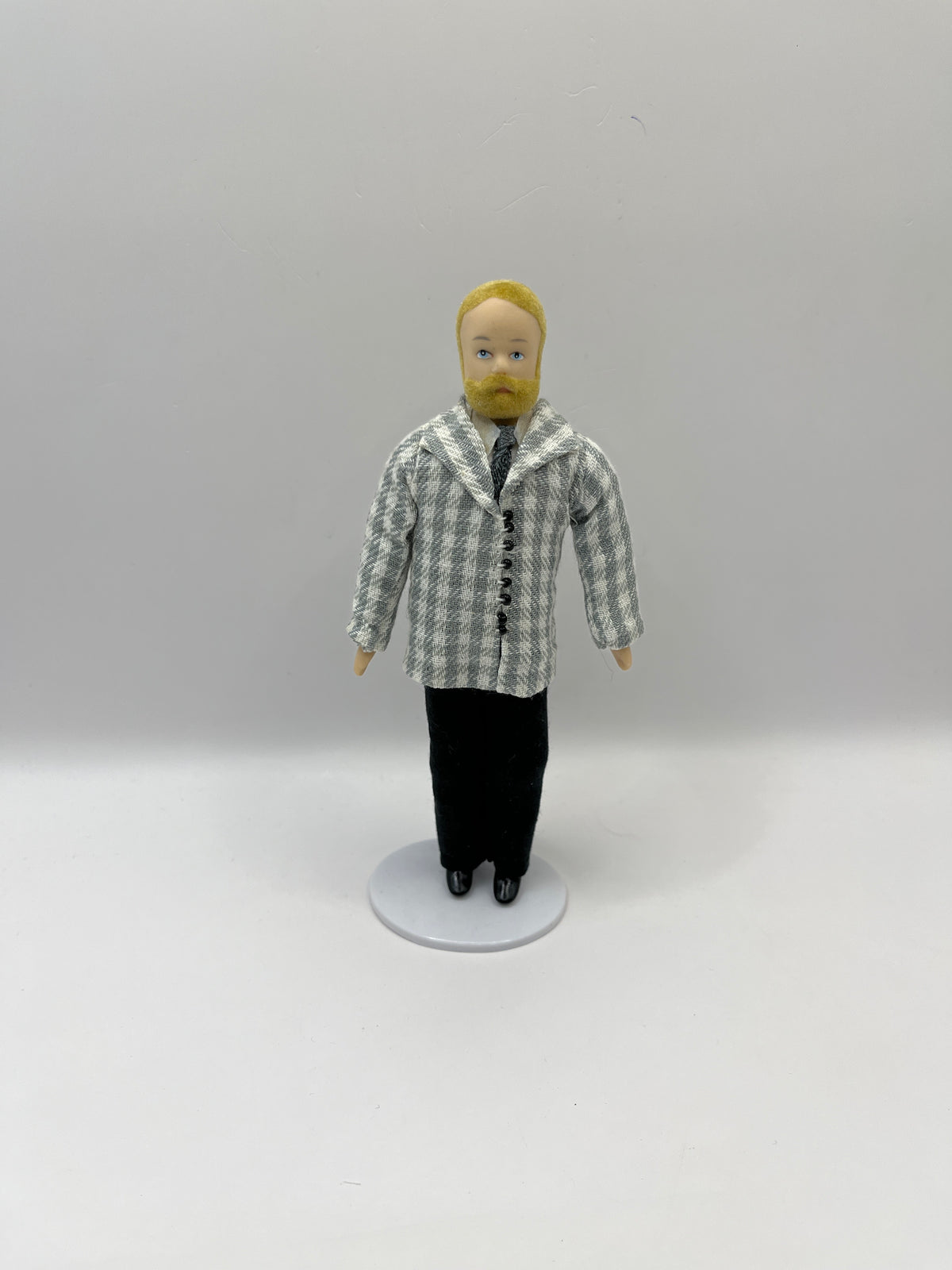 DOL119 - Man with beard