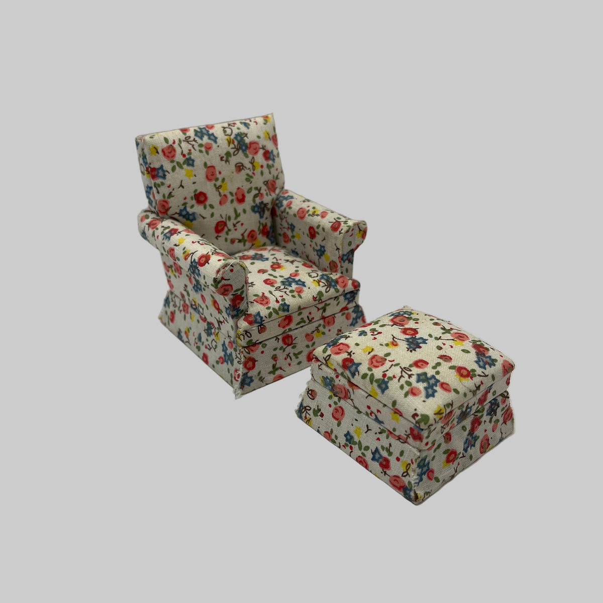 LOU018 - Floral armchair and footstool