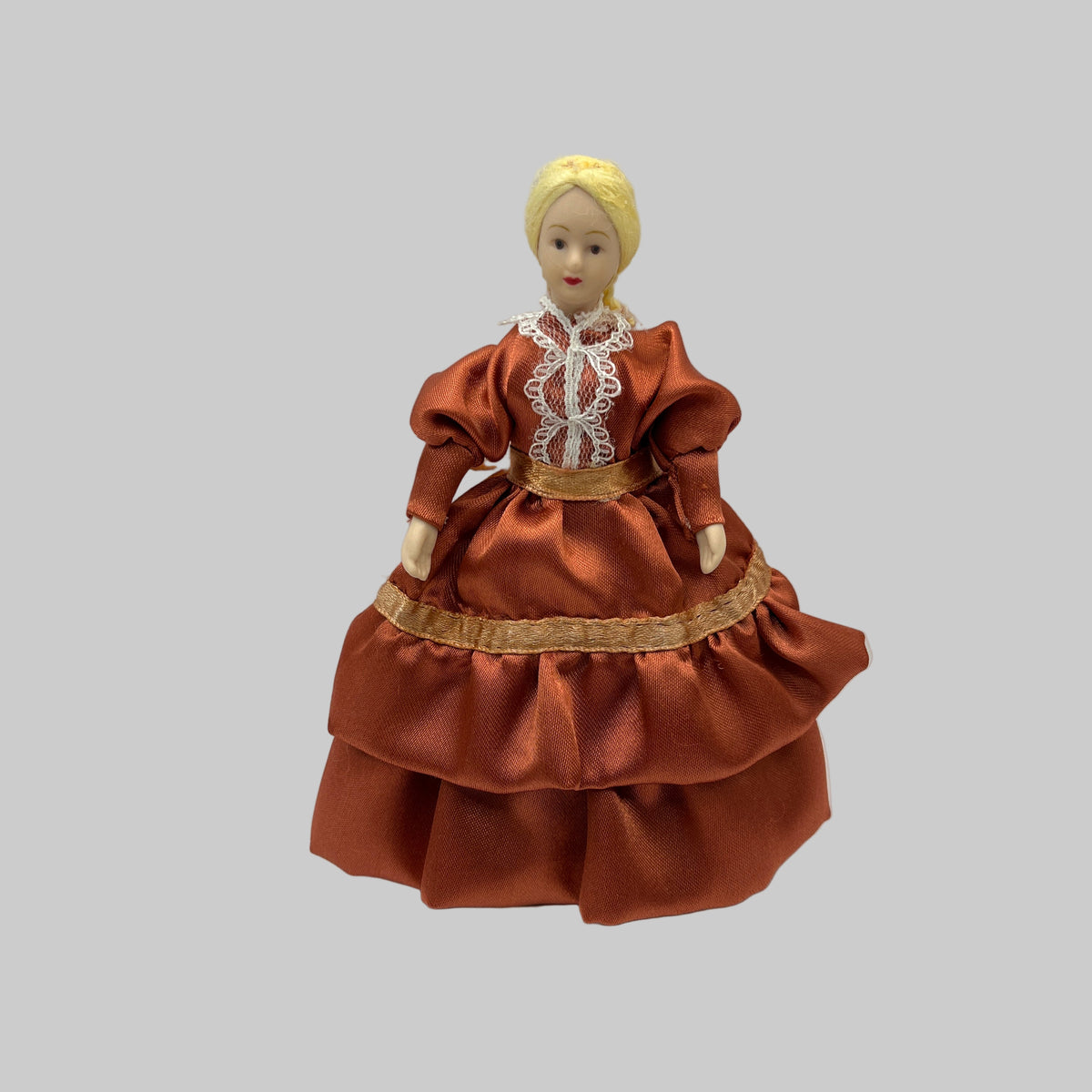 DOL033 - Lady in terracotta dress