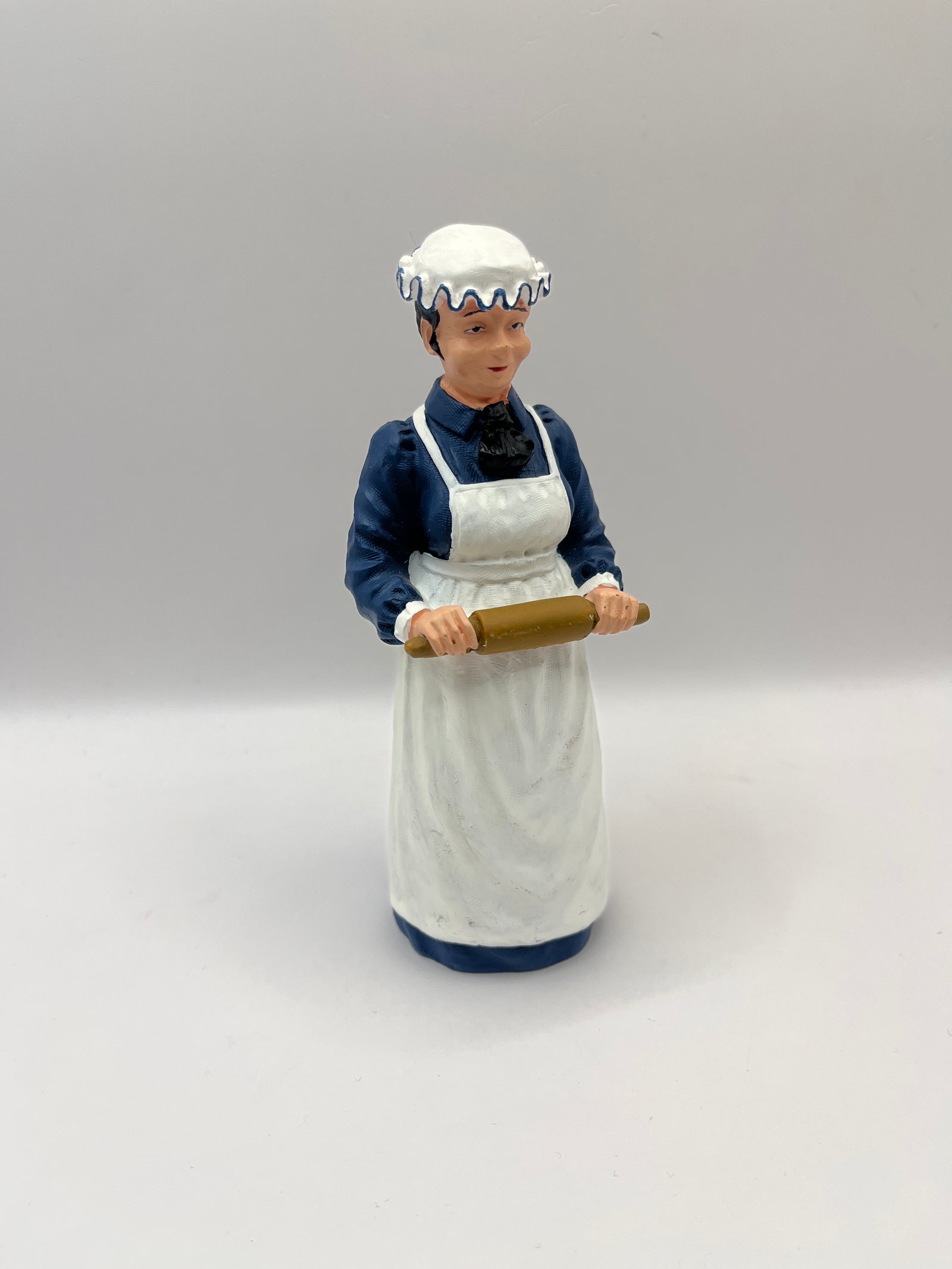 DP244 - Resin cook with rolling pin