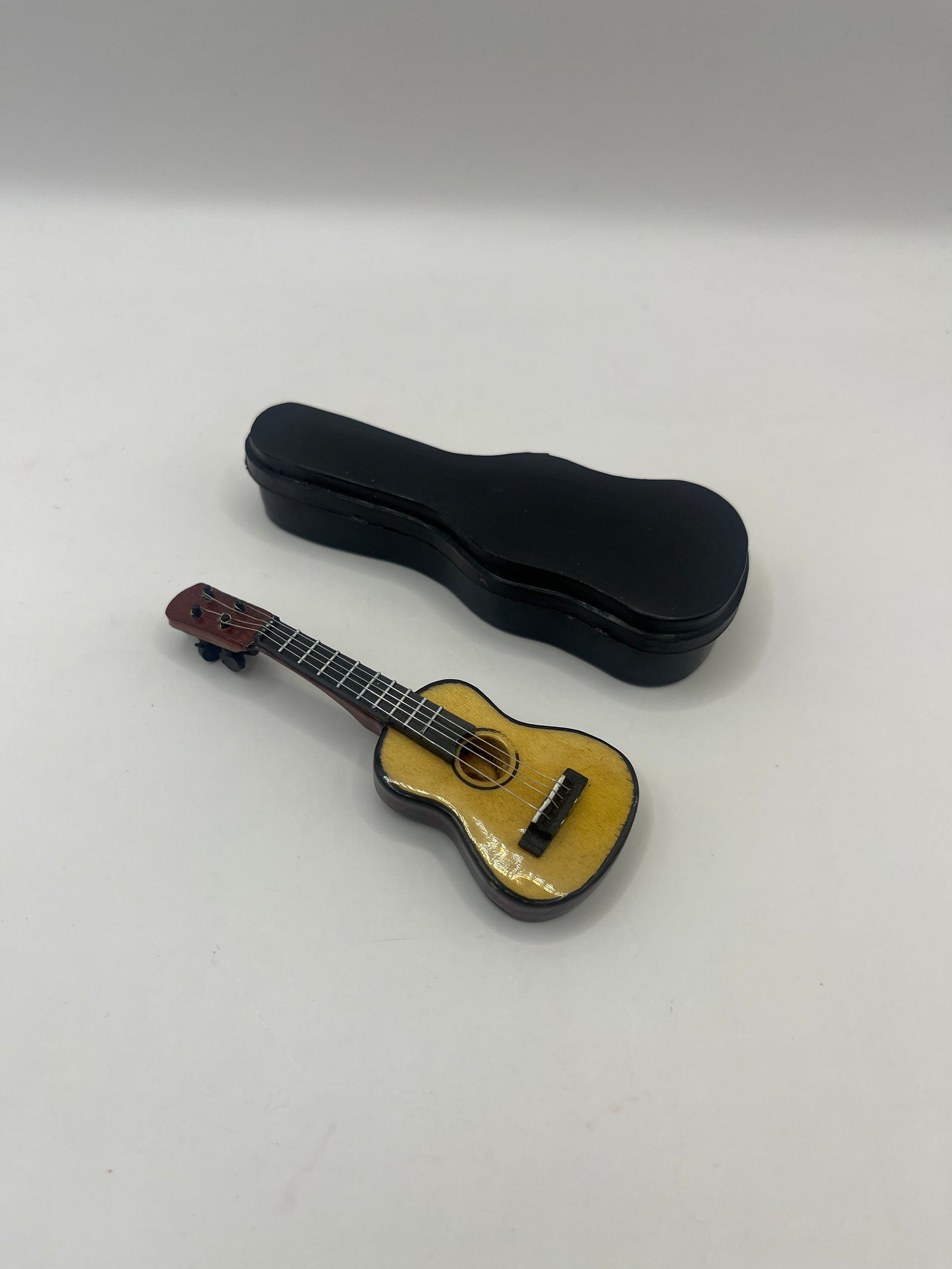 dolls house acoustic guitar