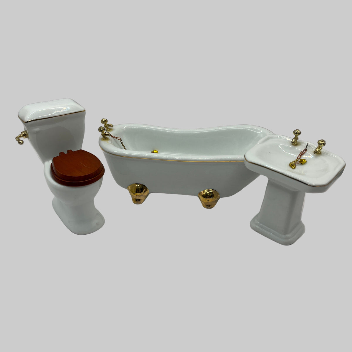 BA011 - Gilt edge bathroom suite