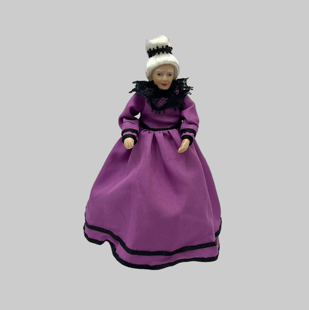 DOL068 - Lady in purple dress