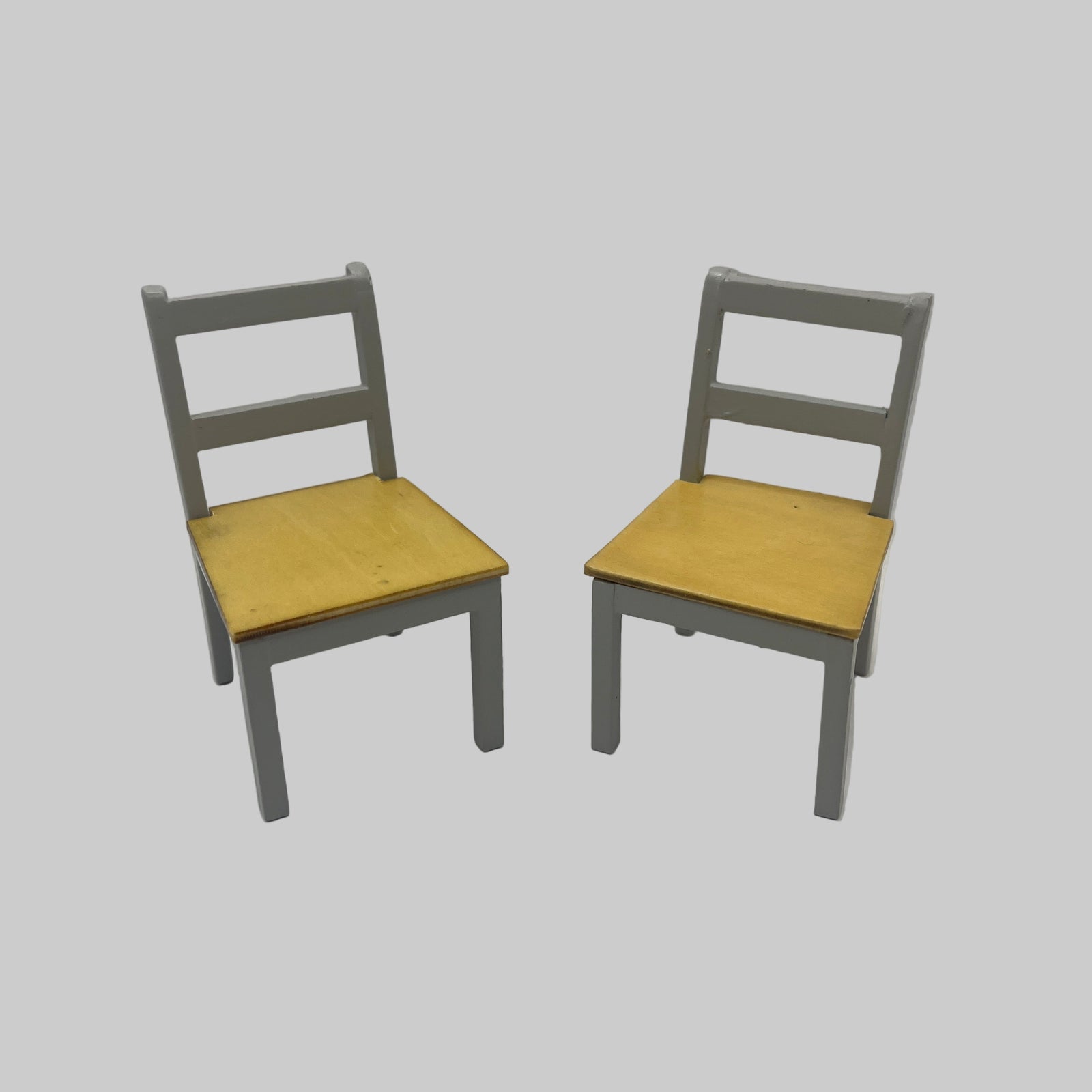 9337 - Contemporary grey pair of chairs