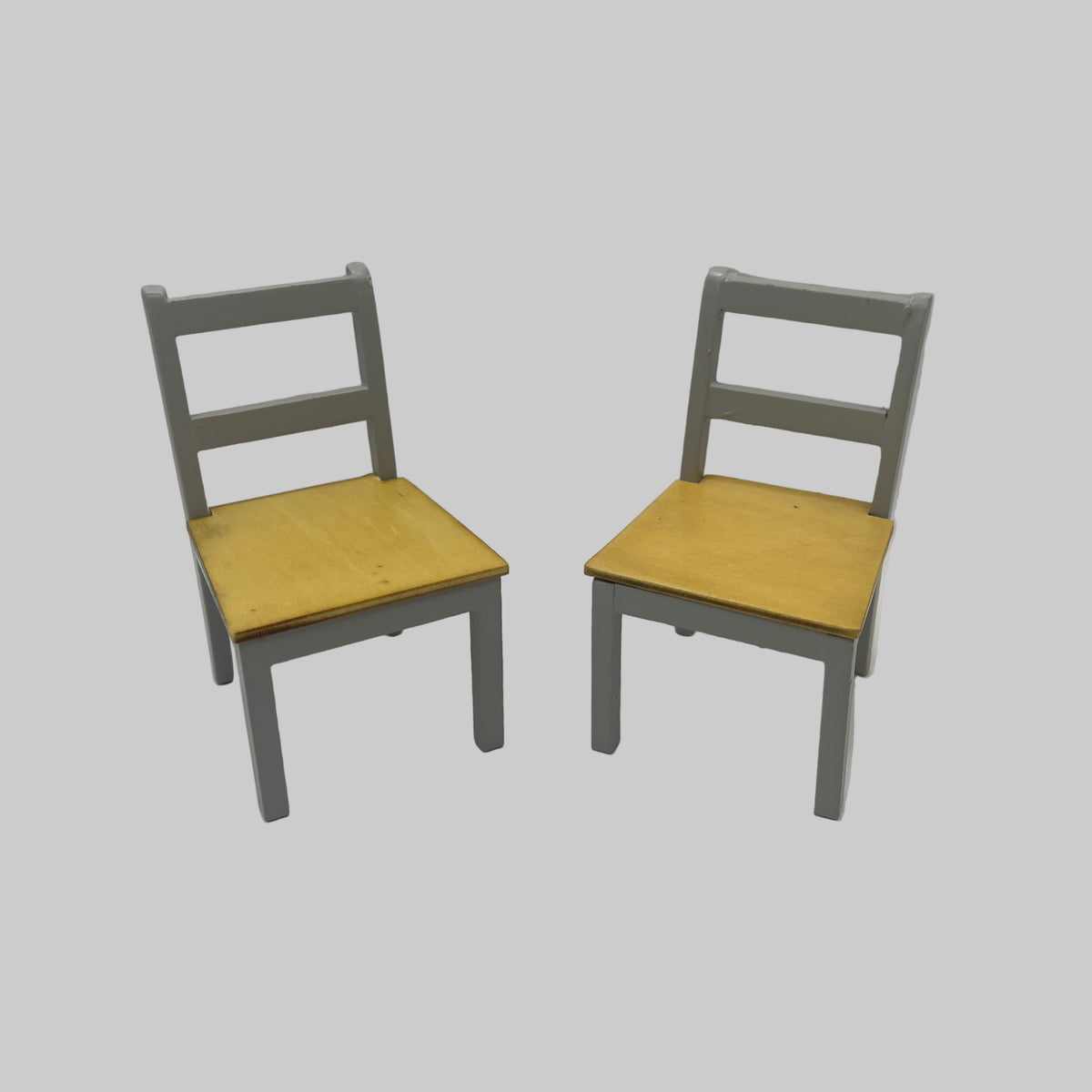 9337 - Contemporary grey pair of chairs