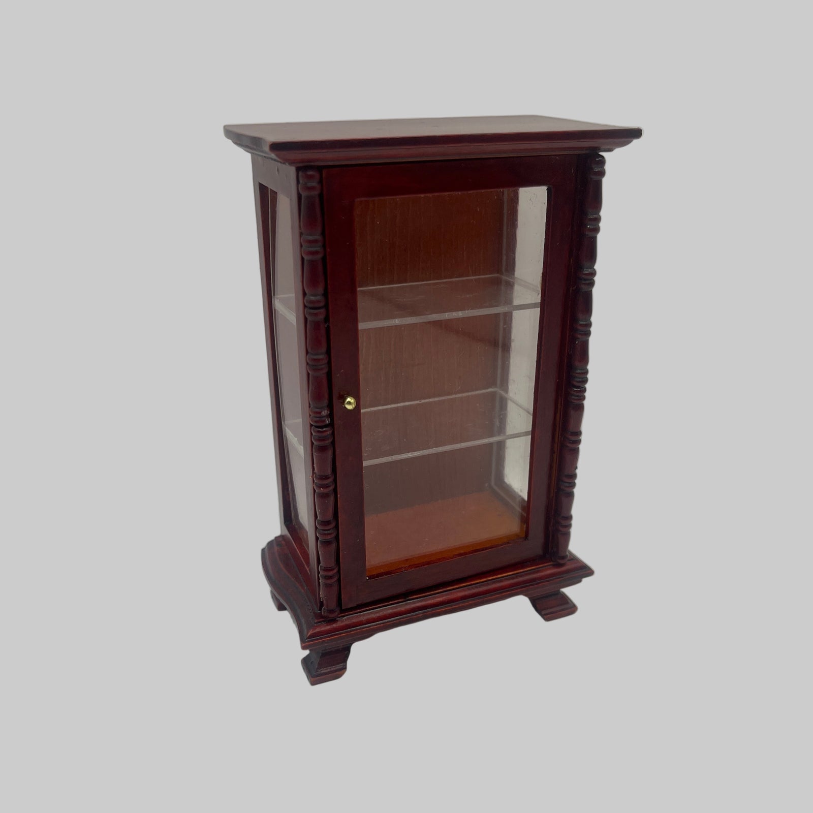 LOU002 - Display cabinet