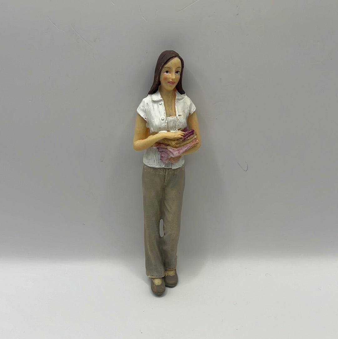 DP322 - Modern resin lady carrying towels