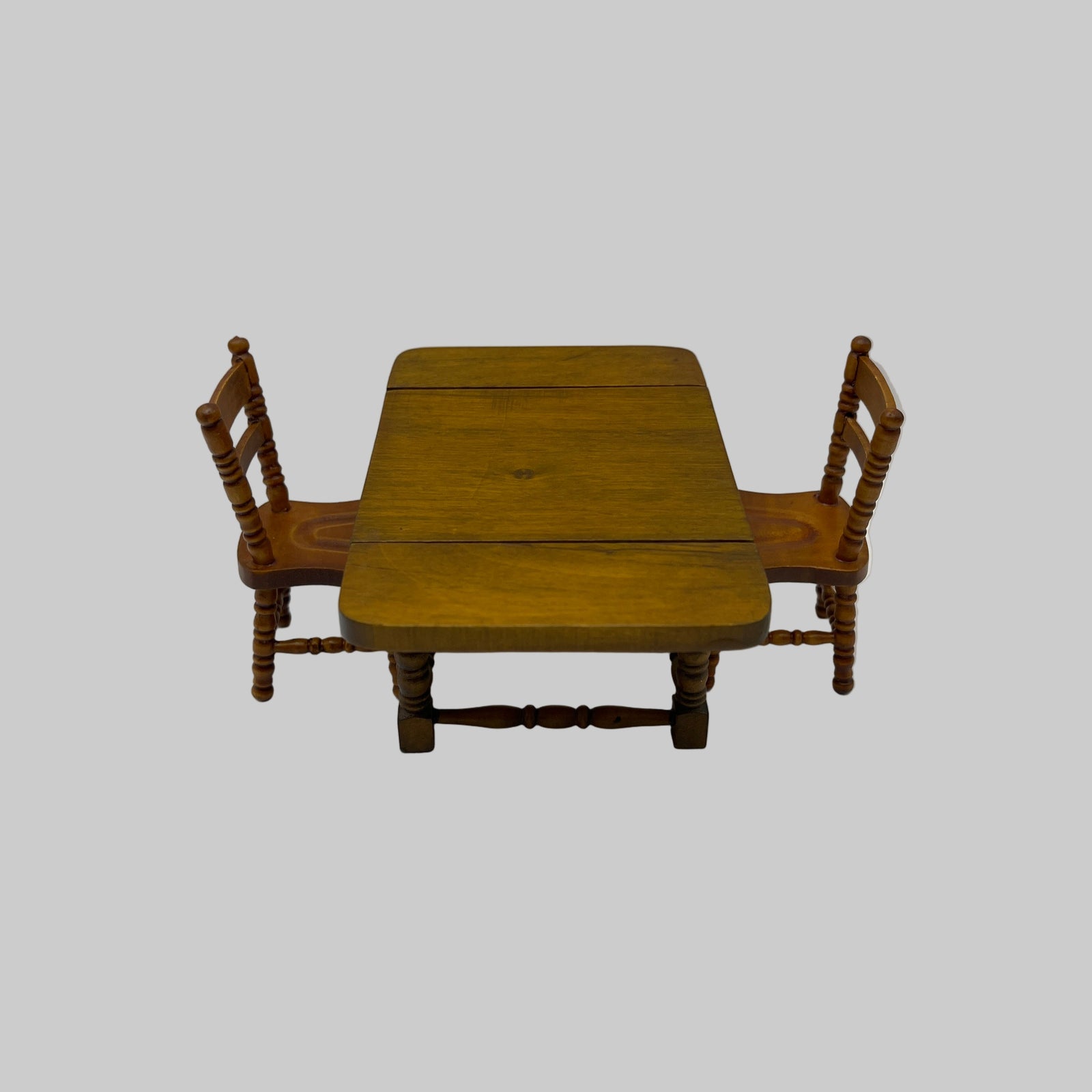 DIN004 - Drop leaf table with chairs