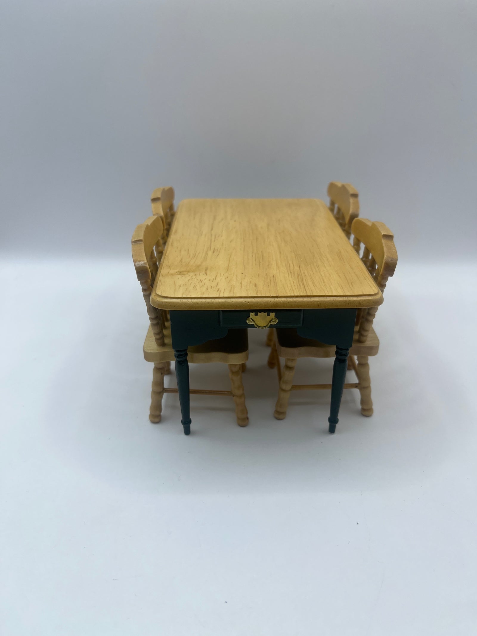 DIN003 - Pine and green table and 4 chairs