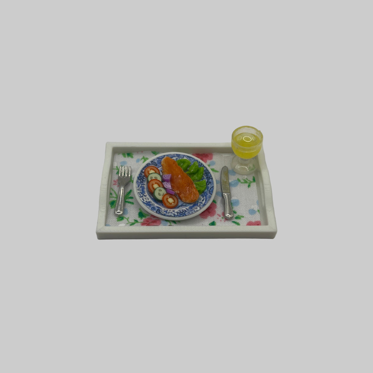 ZR219 - Dinner and drink on tray
