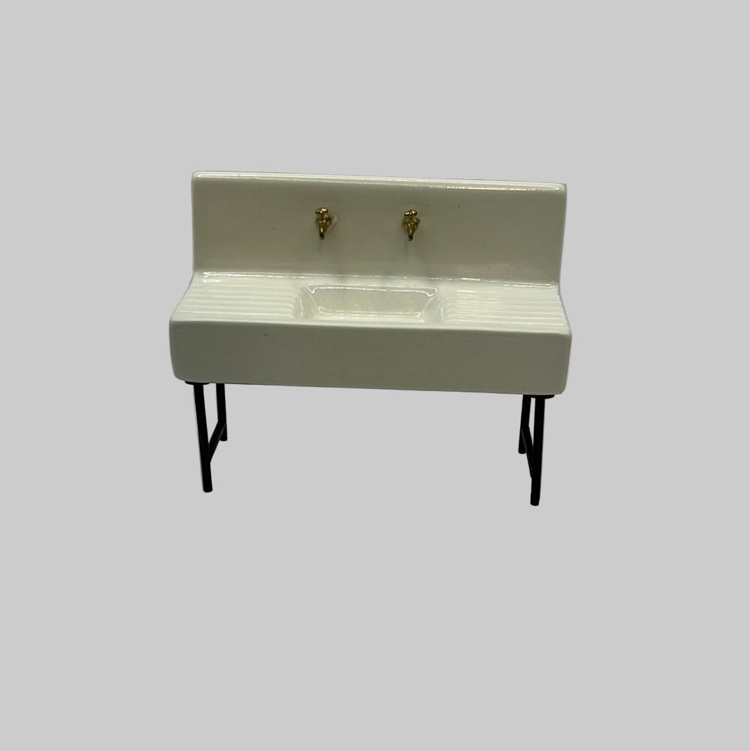 DF101 - Ceramic butlers sink