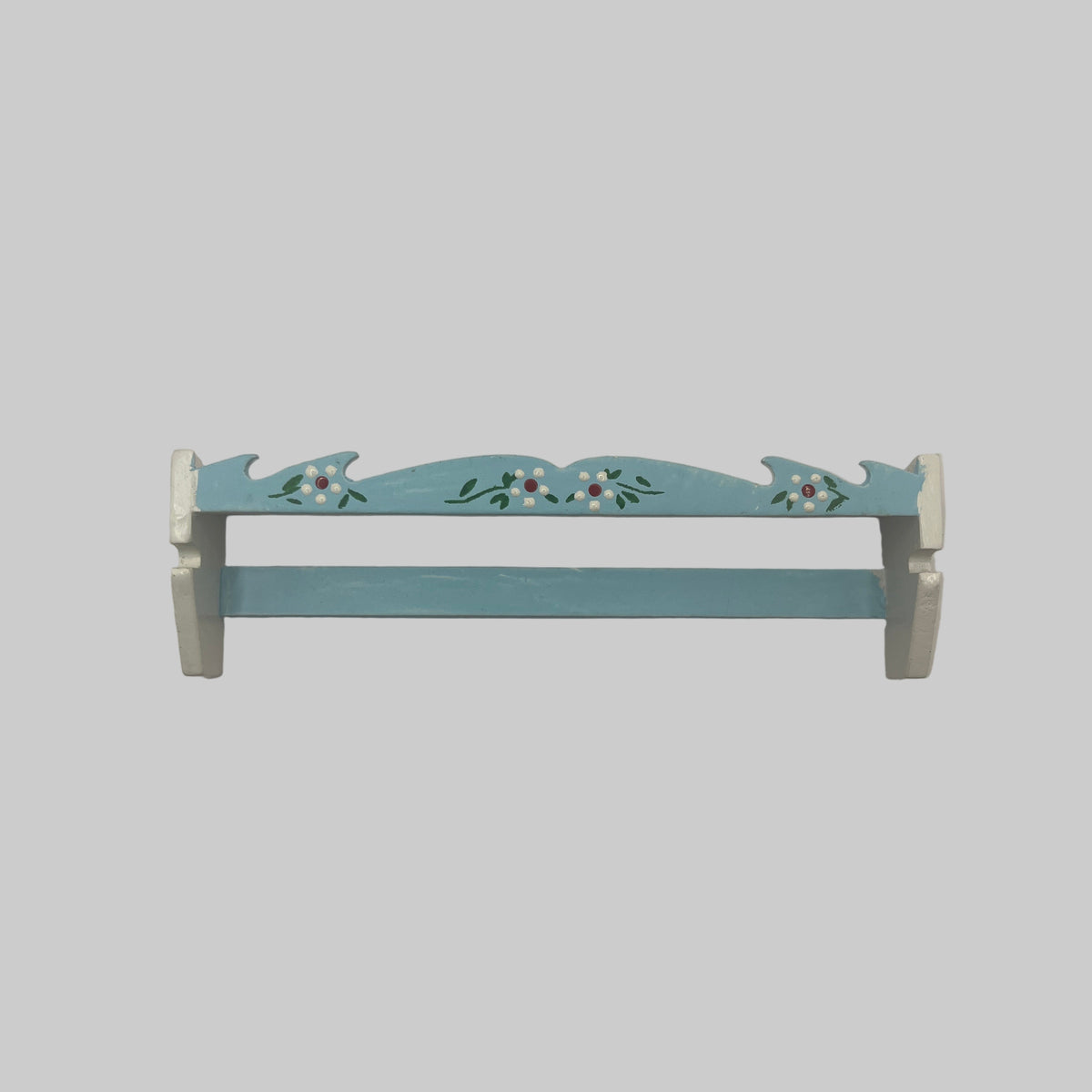NUR061 - Blue and white decorative shelf