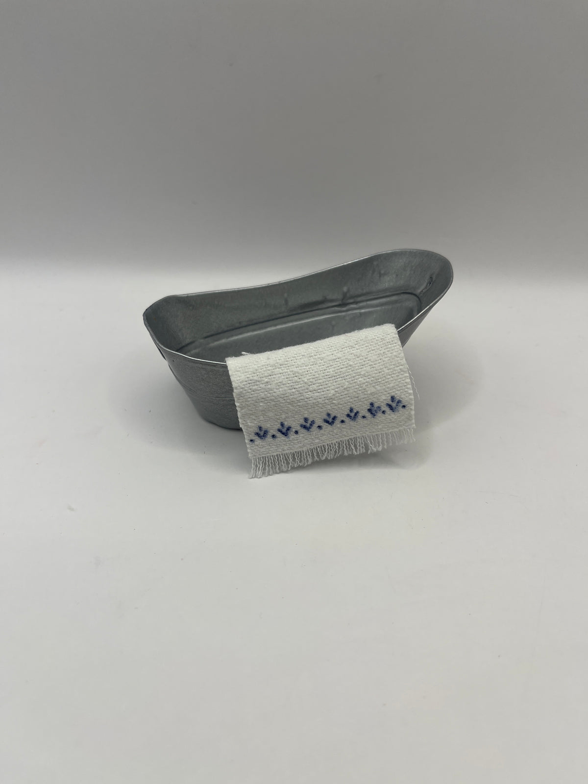 ACC270 - Tin bath with towel