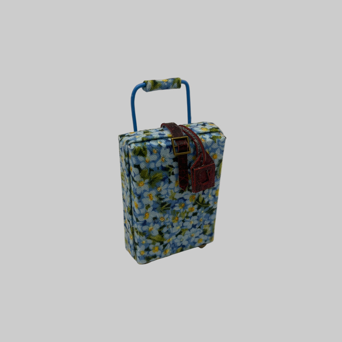 YD124 - Pull along upright suitcase