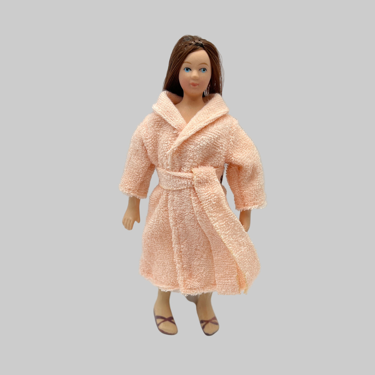 DP129 - Lady in pink bathrobe
