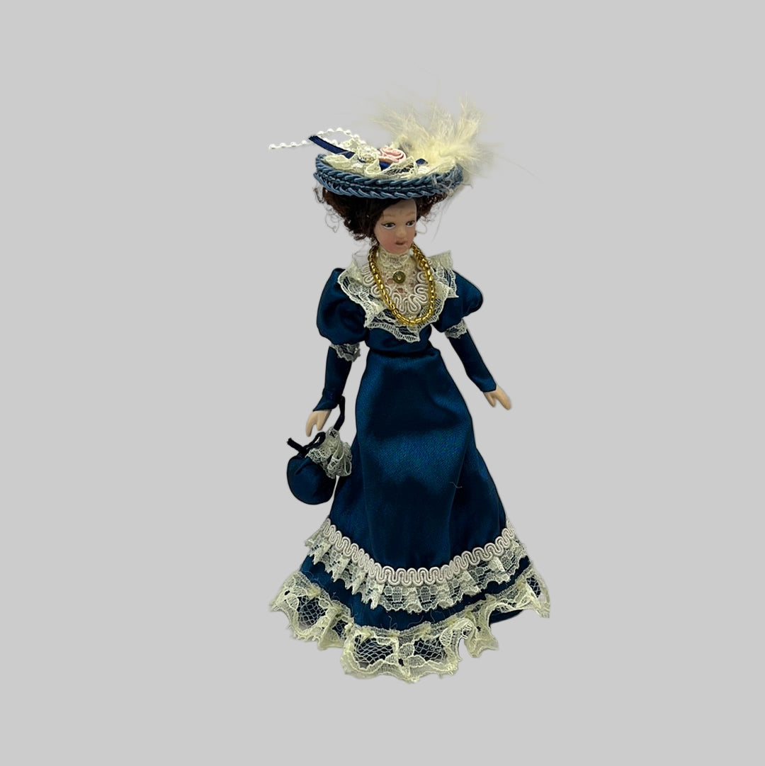 DP092B - Lady in blue dress