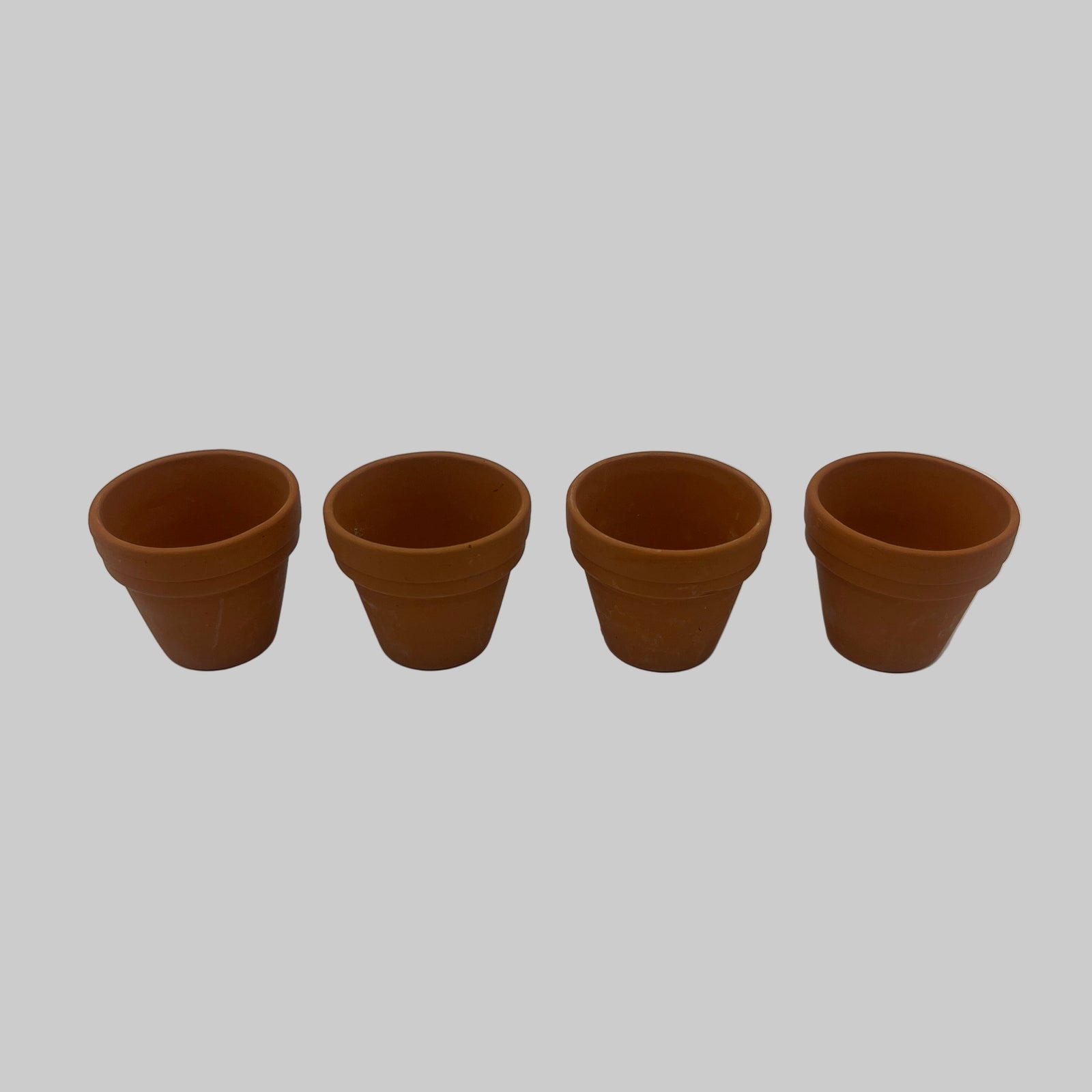 OUT012 - 4 large terracotta pots