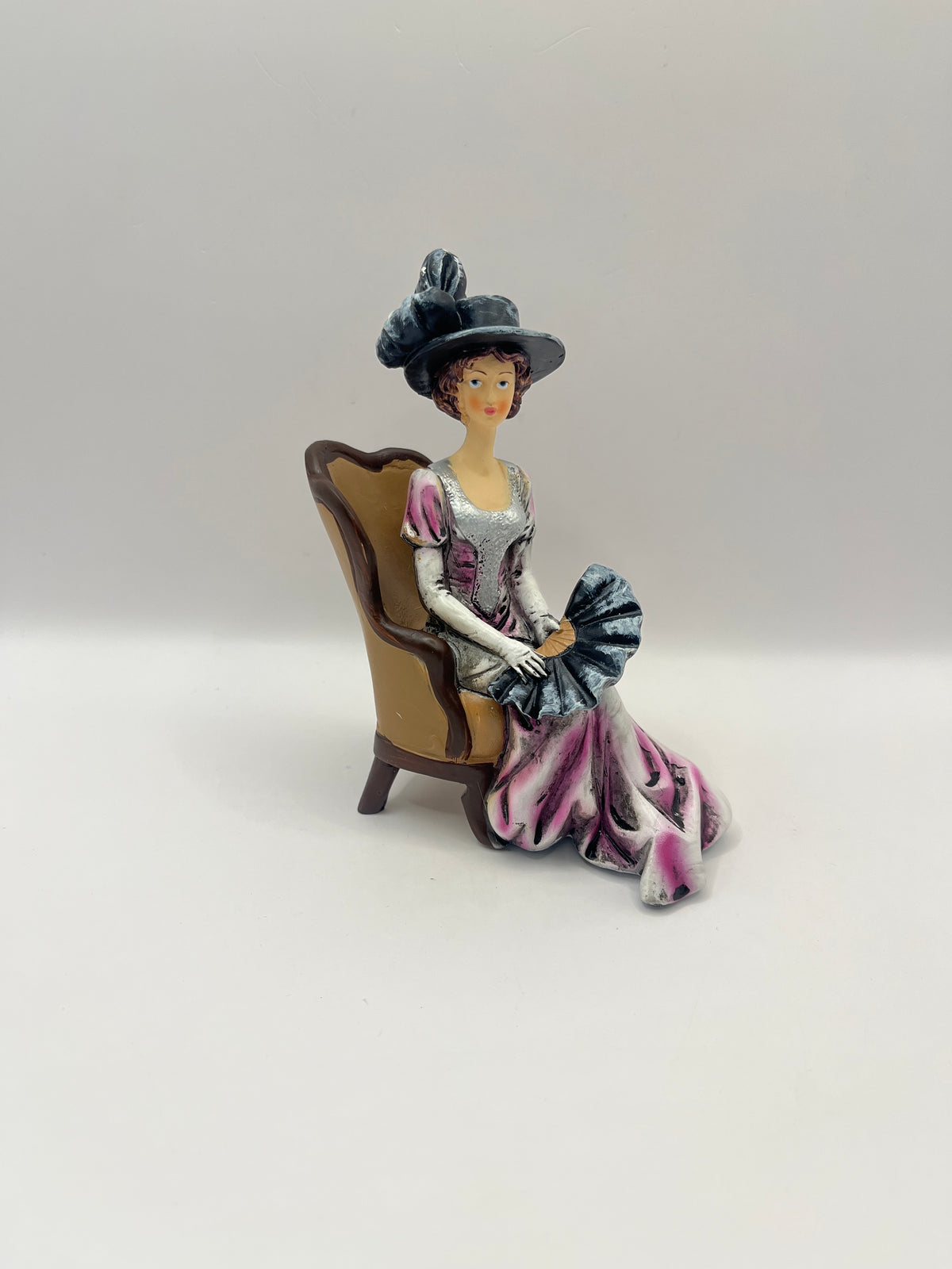 DP356 - Resin lady with fan in chair