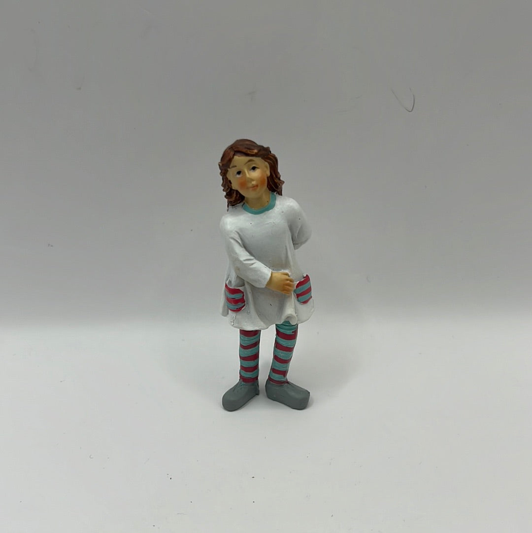 DP354 - Resin little girl