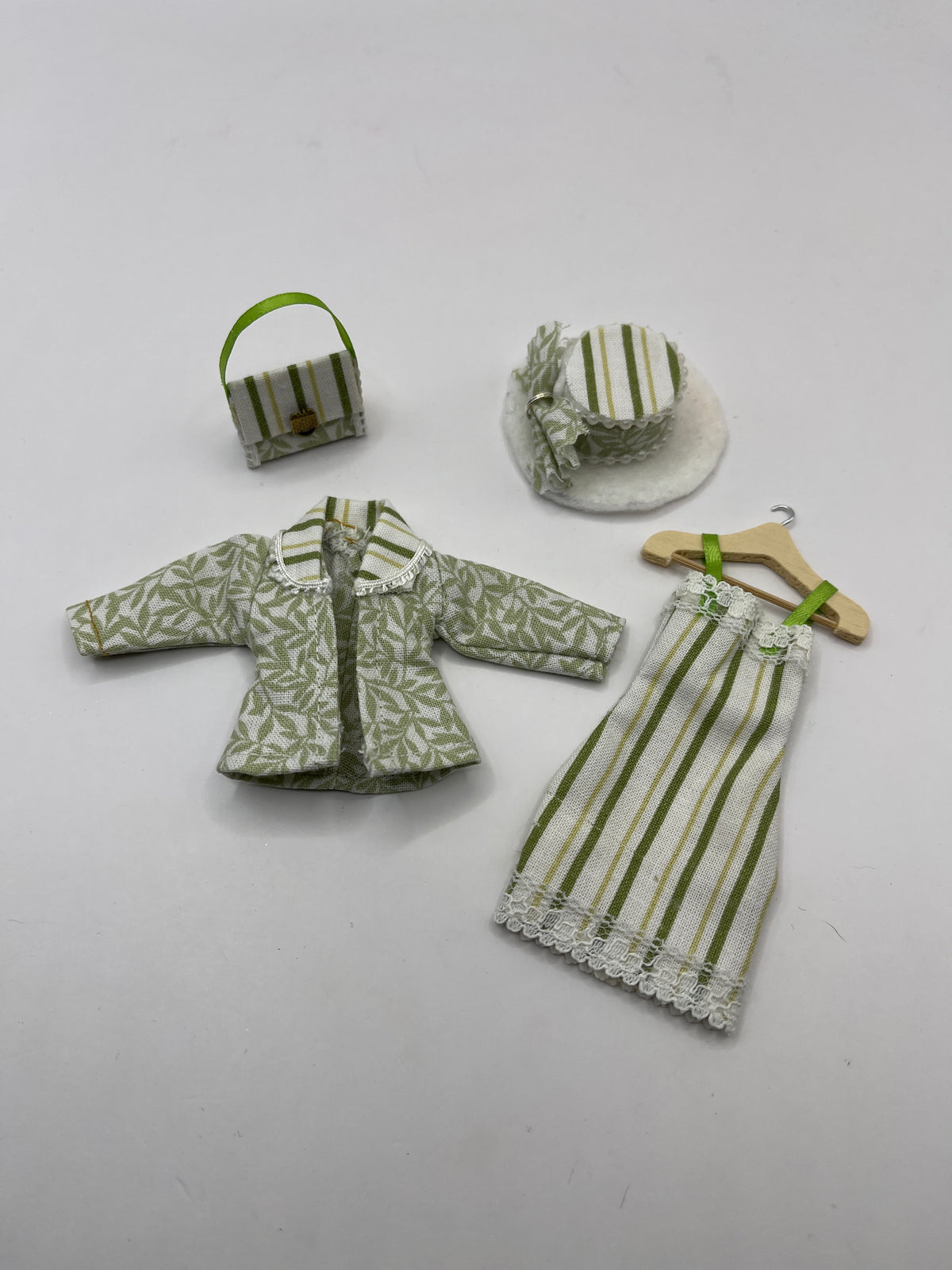 Mother of the bride wedding outfit