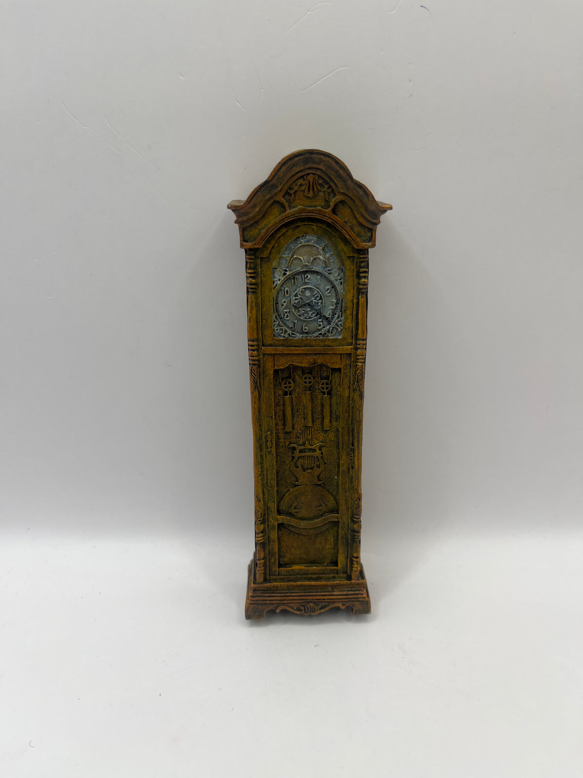 DEC013 - Resin Grandfather clock