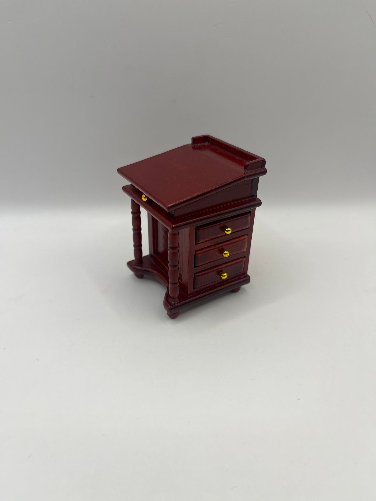 STU007 - Small writing desk