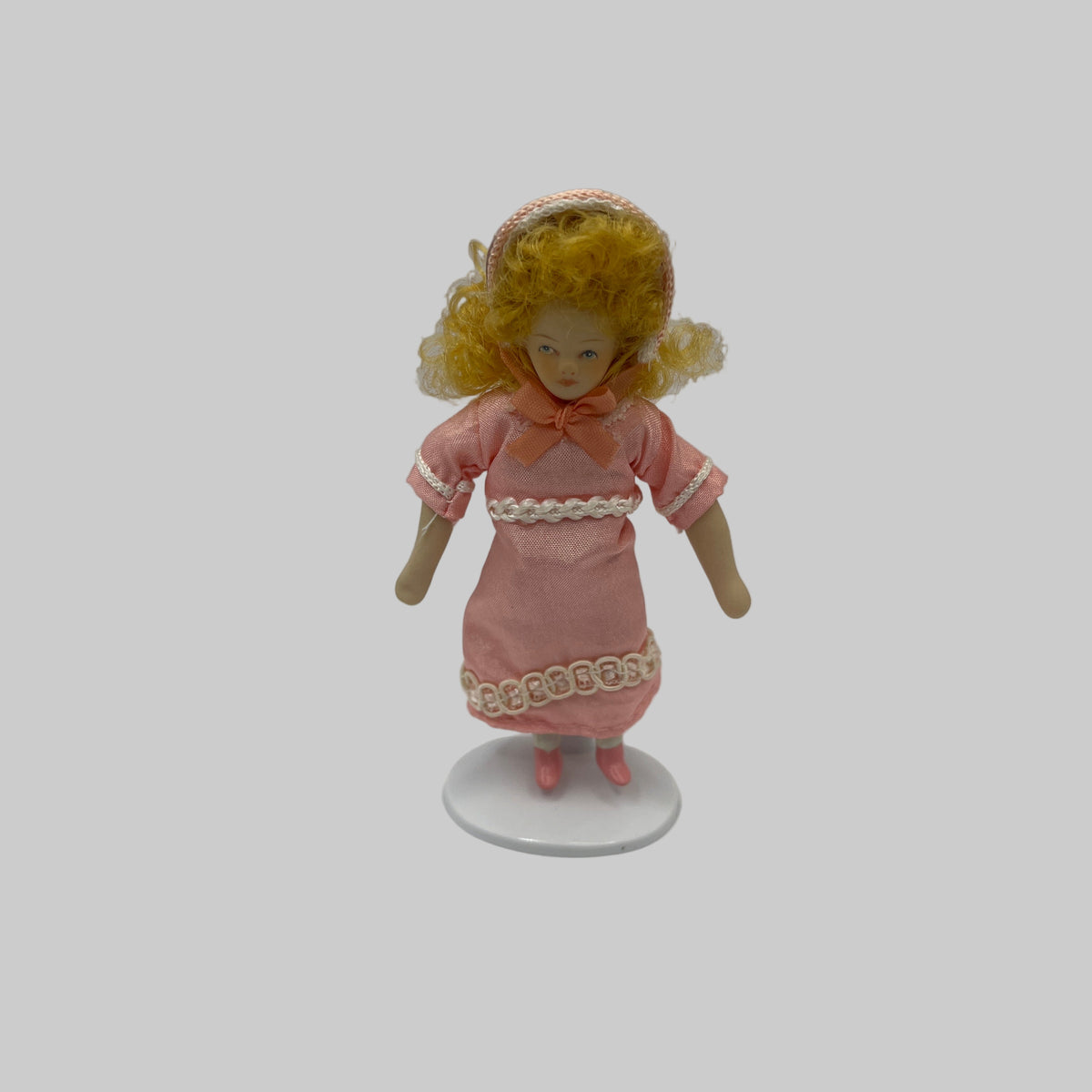 DOL076 - Girl in pink dress and bonnet