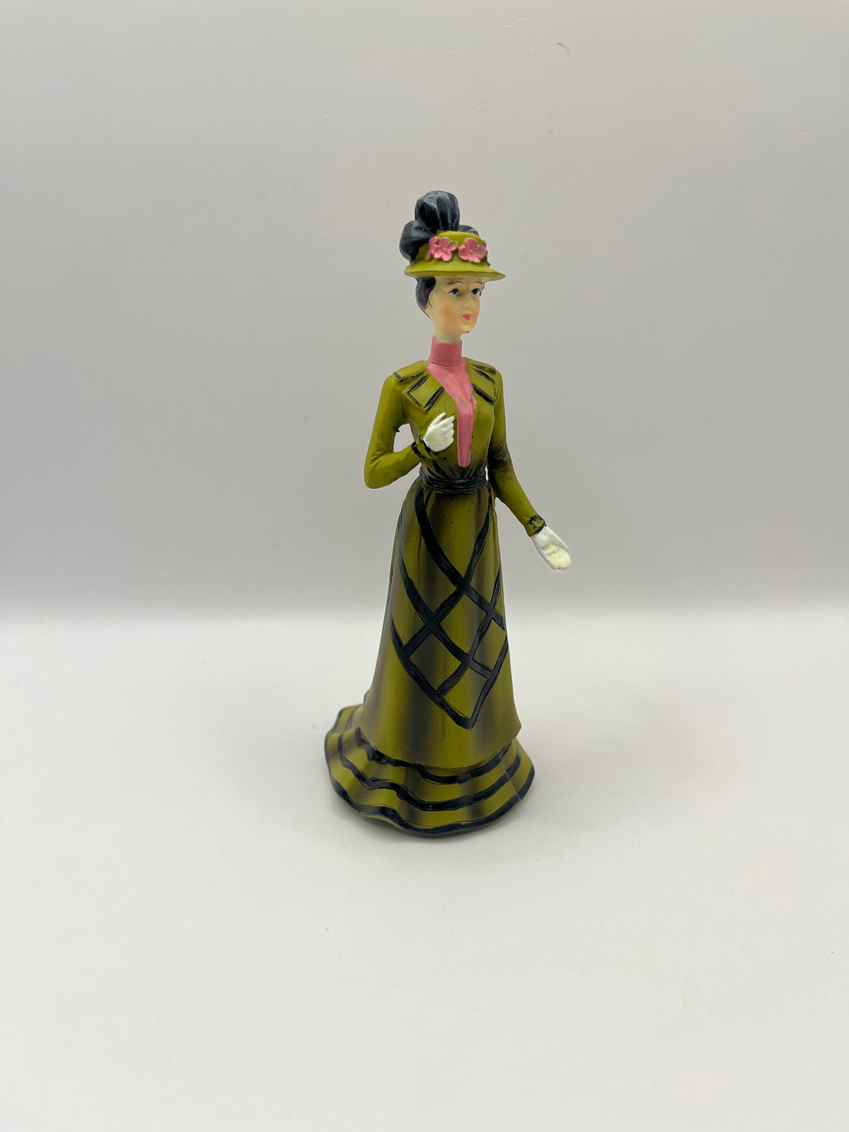 DP355 - Resin lady in green dress