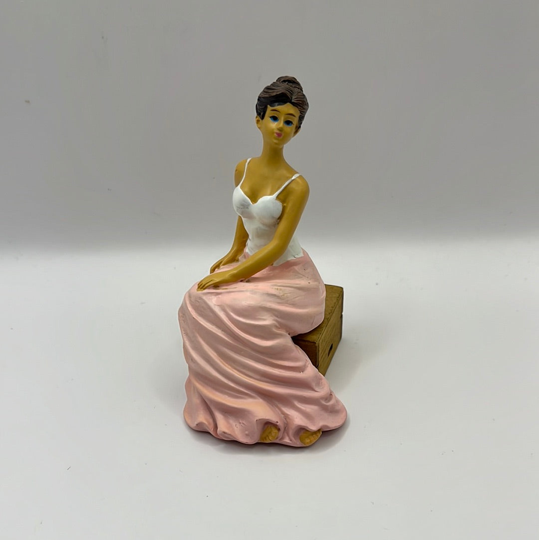 DP324 - Lounging lady in corset