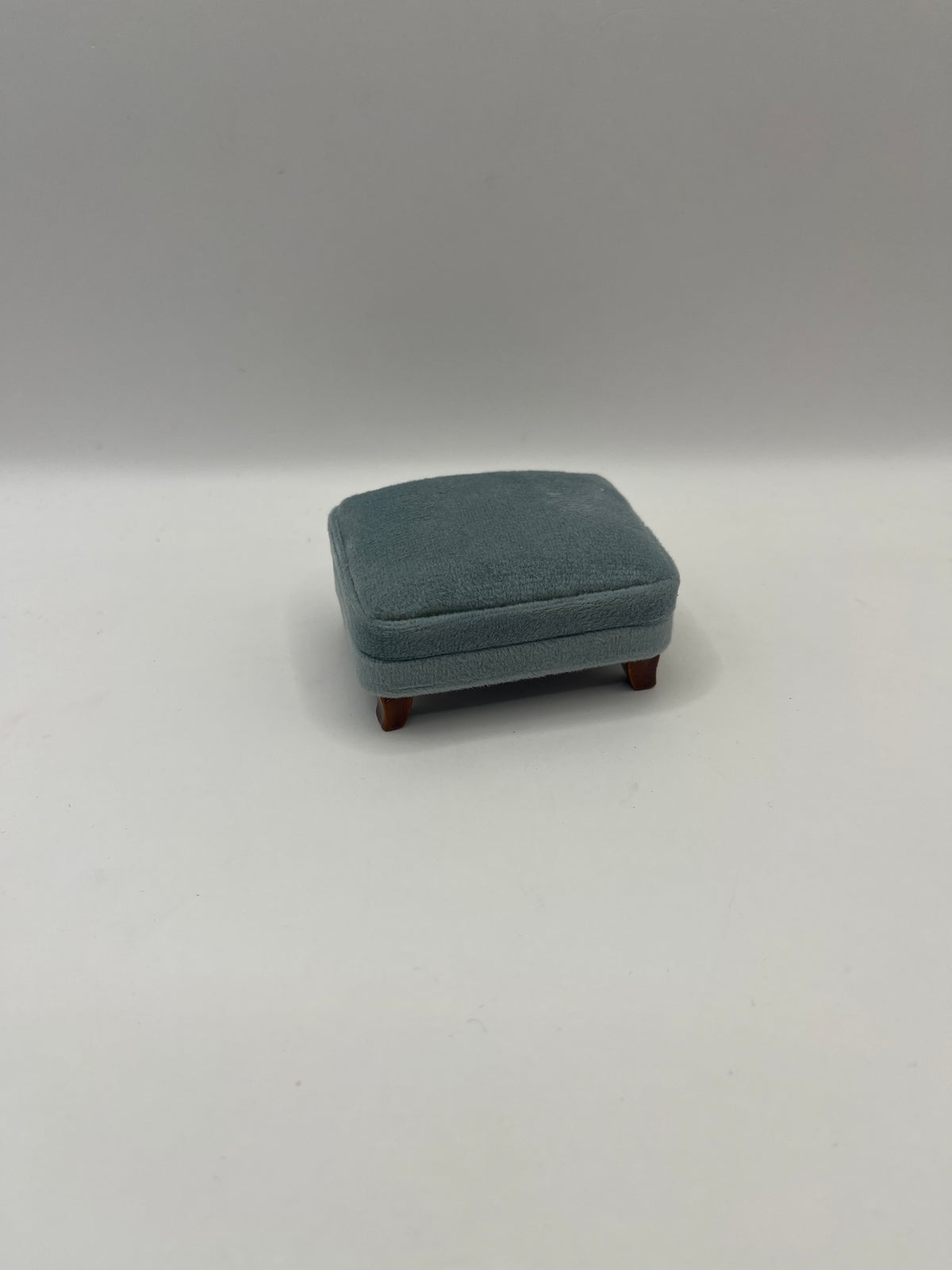 9318 - Modern grey footstool