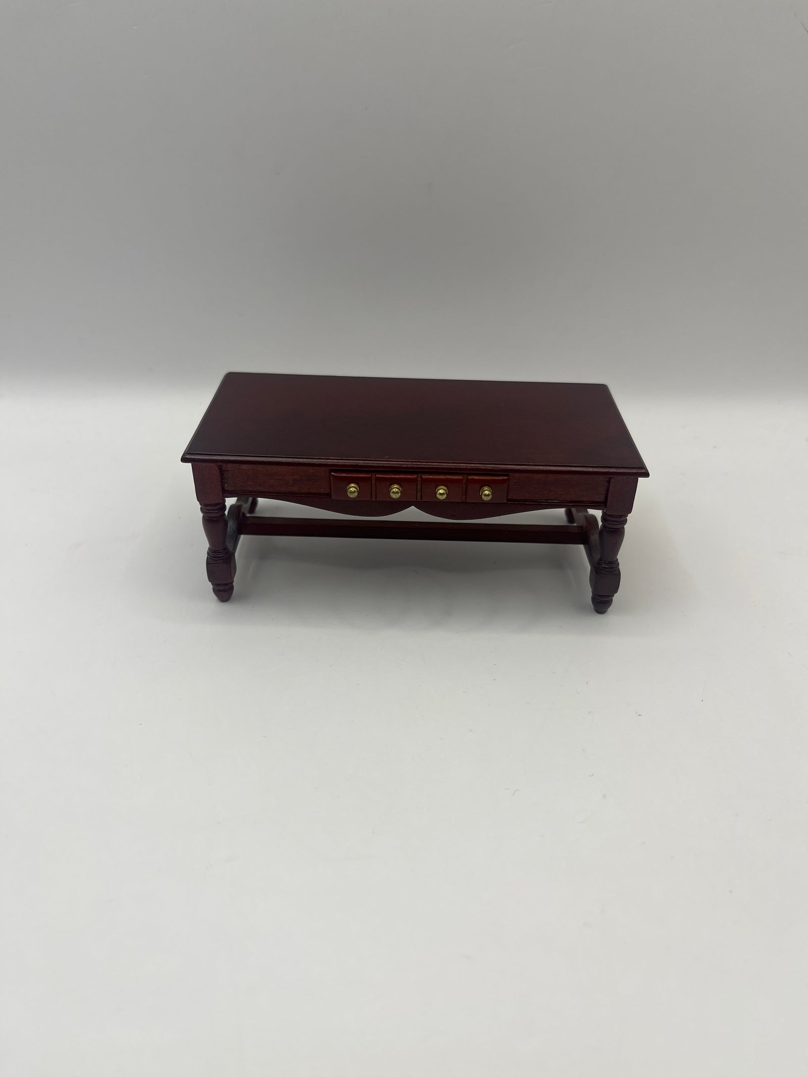 LOU006 - Posh coffee table