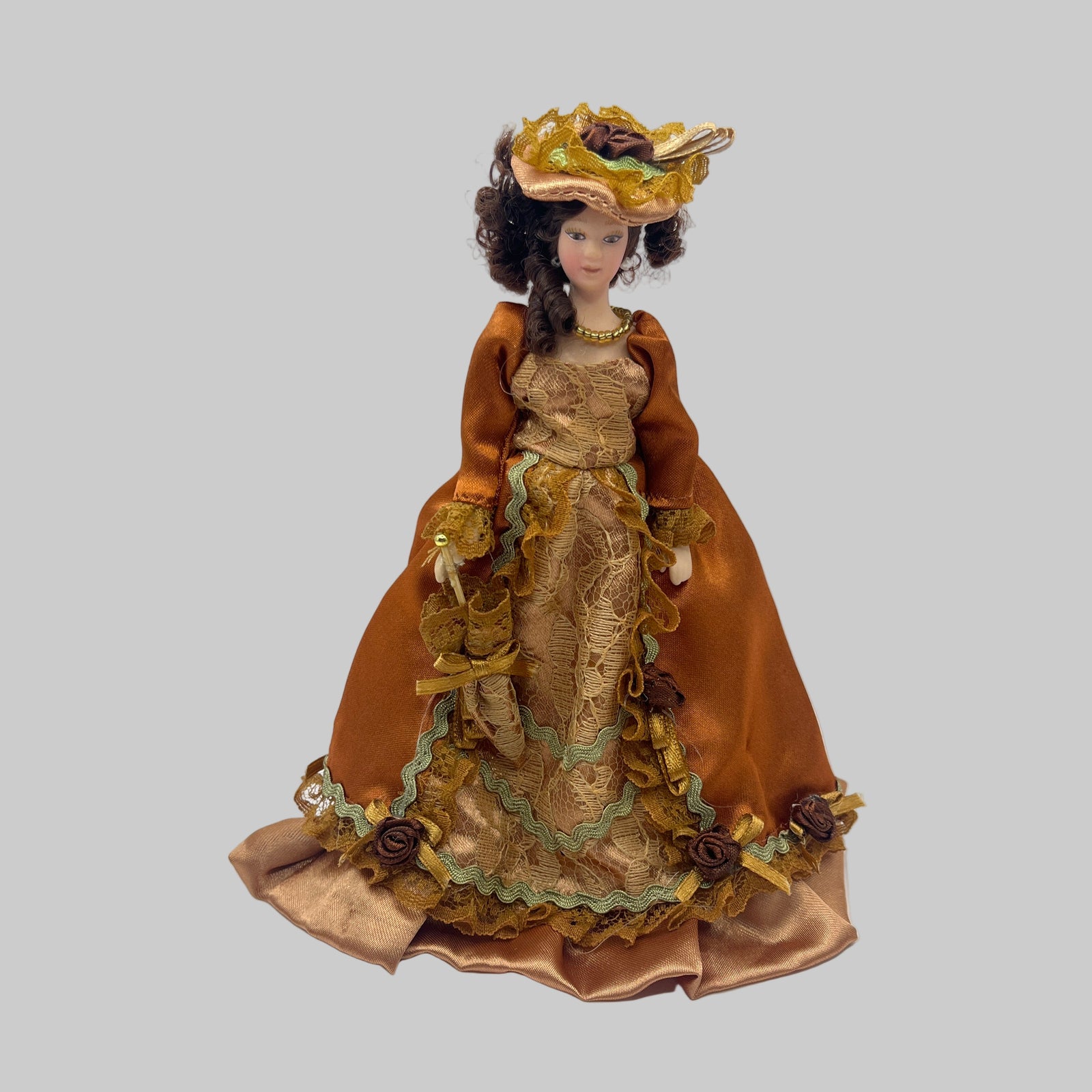 DP092D - Lady in russet dress