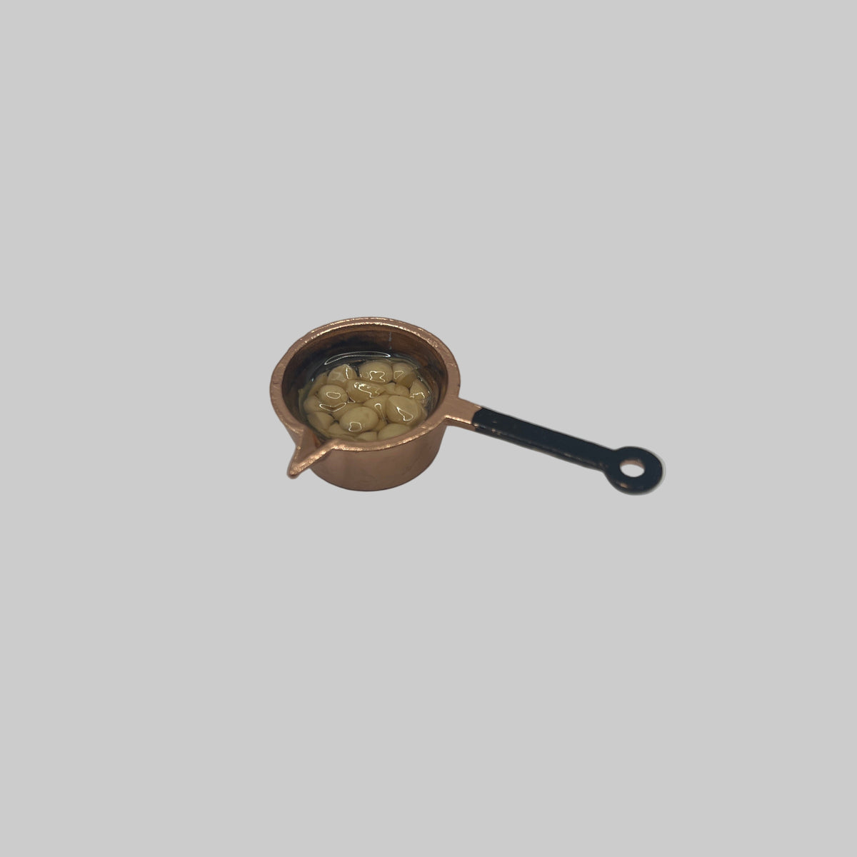 ZR207 - Large saucepan of potatoes