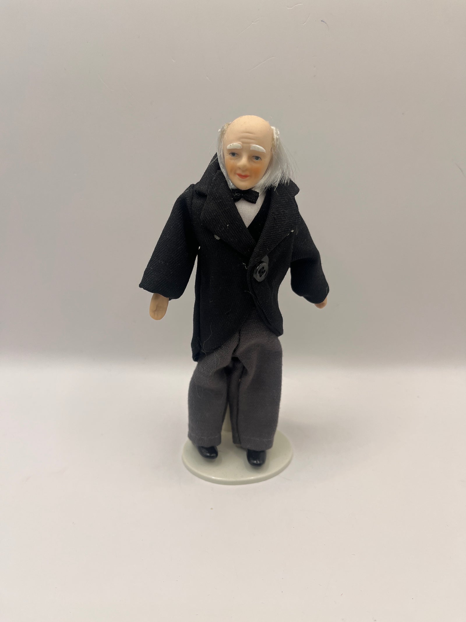 DOL006 - Man in dinner jacket