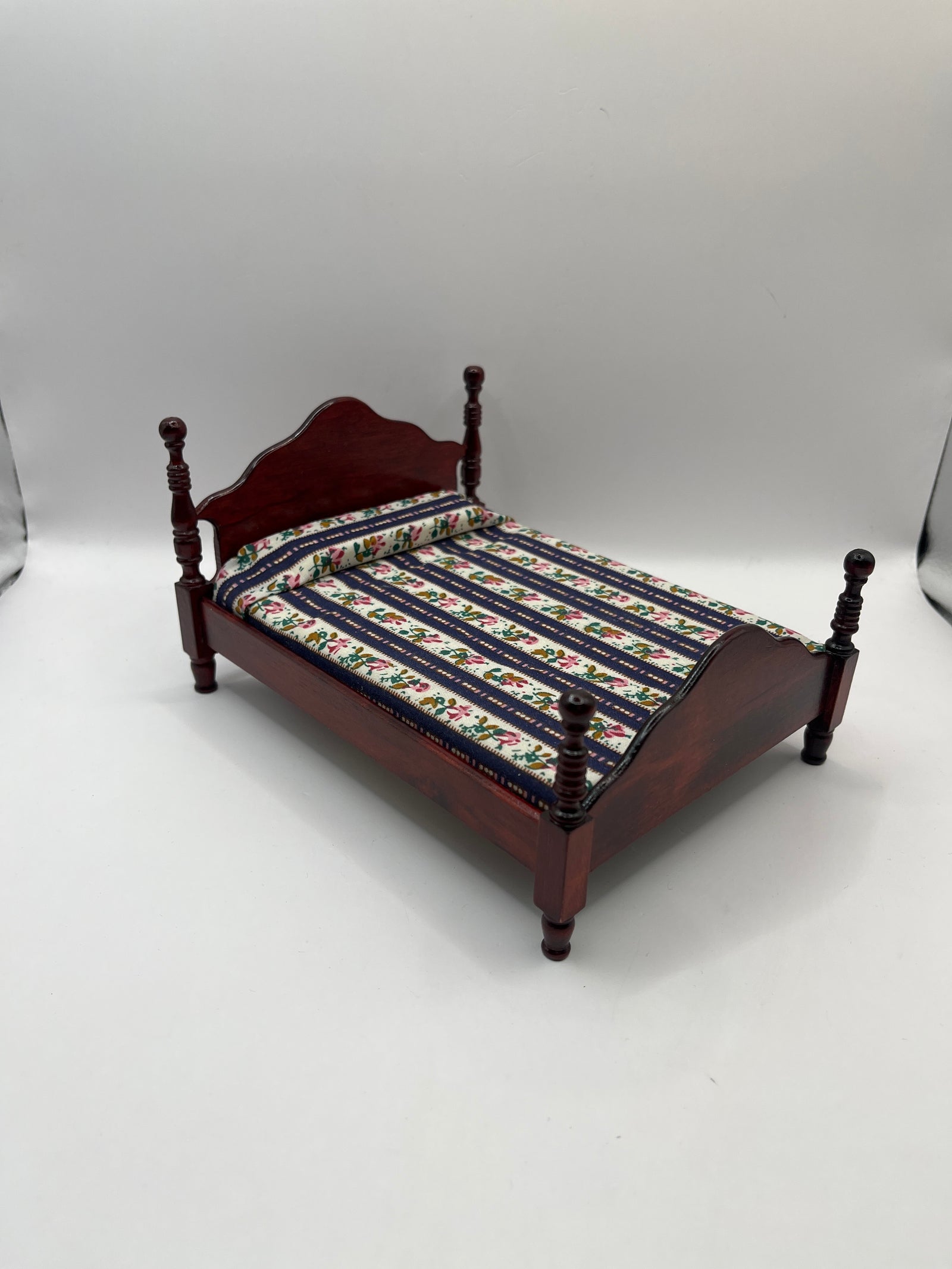 AB002 - Mahogany double bed