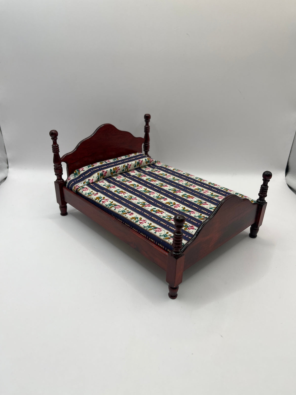 AB002 - Mahogany double bed