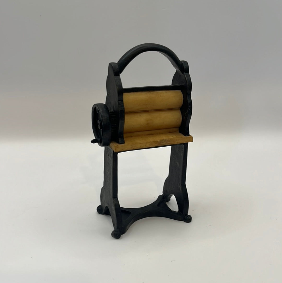 DF640 - Tall resin mangle