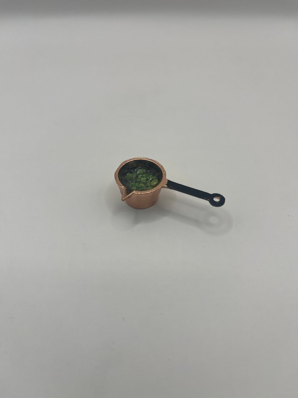 ZR205 - Medium saucepan of sprouts